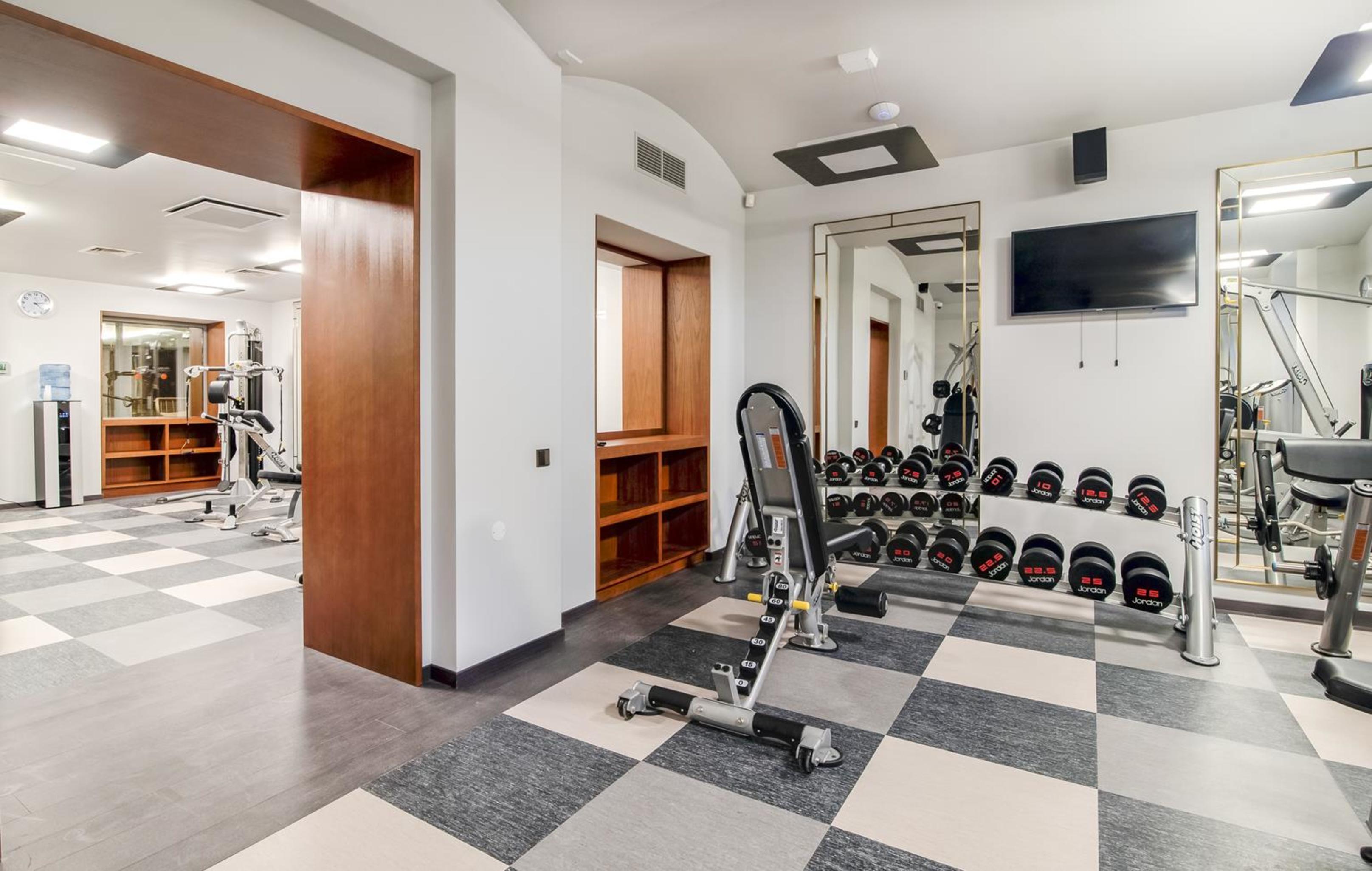 Grand Poet Hotel And Spa By Semarah Riga Exterior foto The gym