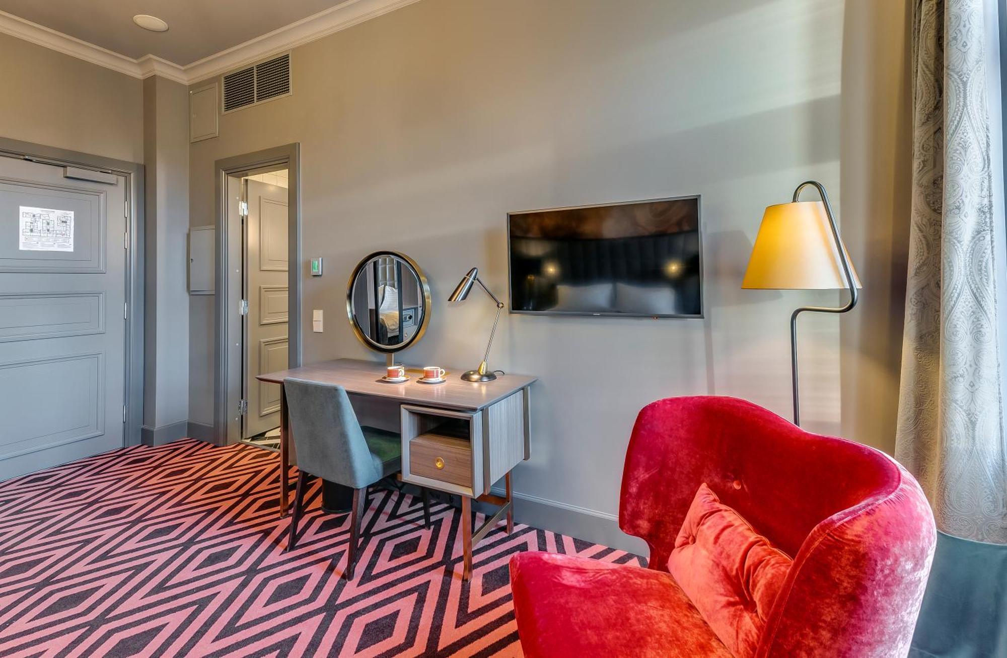 Grand Poet Hotel And Spa By Semarah Riga Quarto foto A room at the hotel