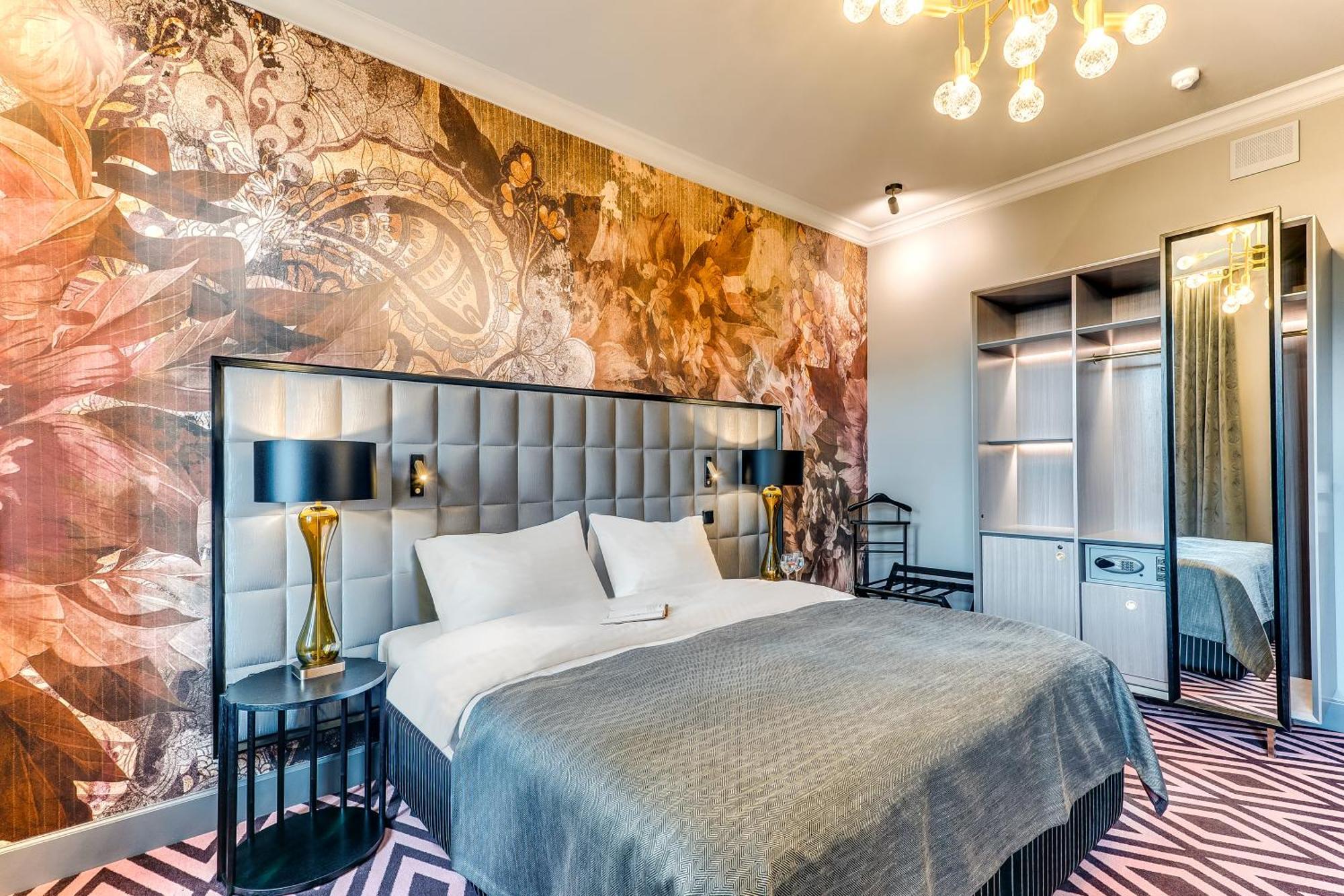 Grand Poet Hotel And Spa By Semarah Riga Quarto foto Suite